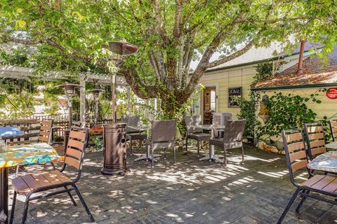 Lika's Quarter Cafe